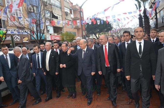 MHP LİDERi DEVLET BAHÇELİ AKHİSARLILAR İLE BULUŞTU